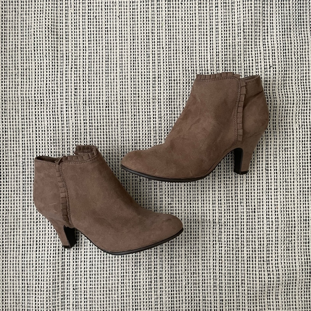 Aerosoles Heelrest Ruffle Ankle Boots